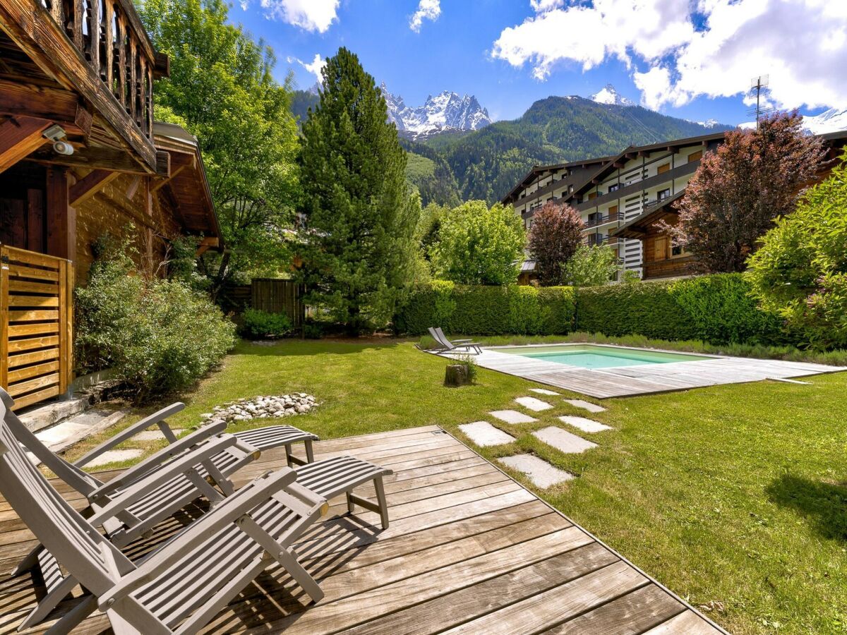 Chalet Spacious Family Chalet in Chamonix - Outdoor photo 5