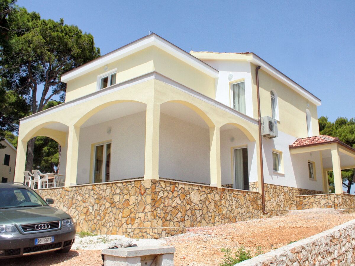 Holiday room near beach Rogoznica S-3097-c