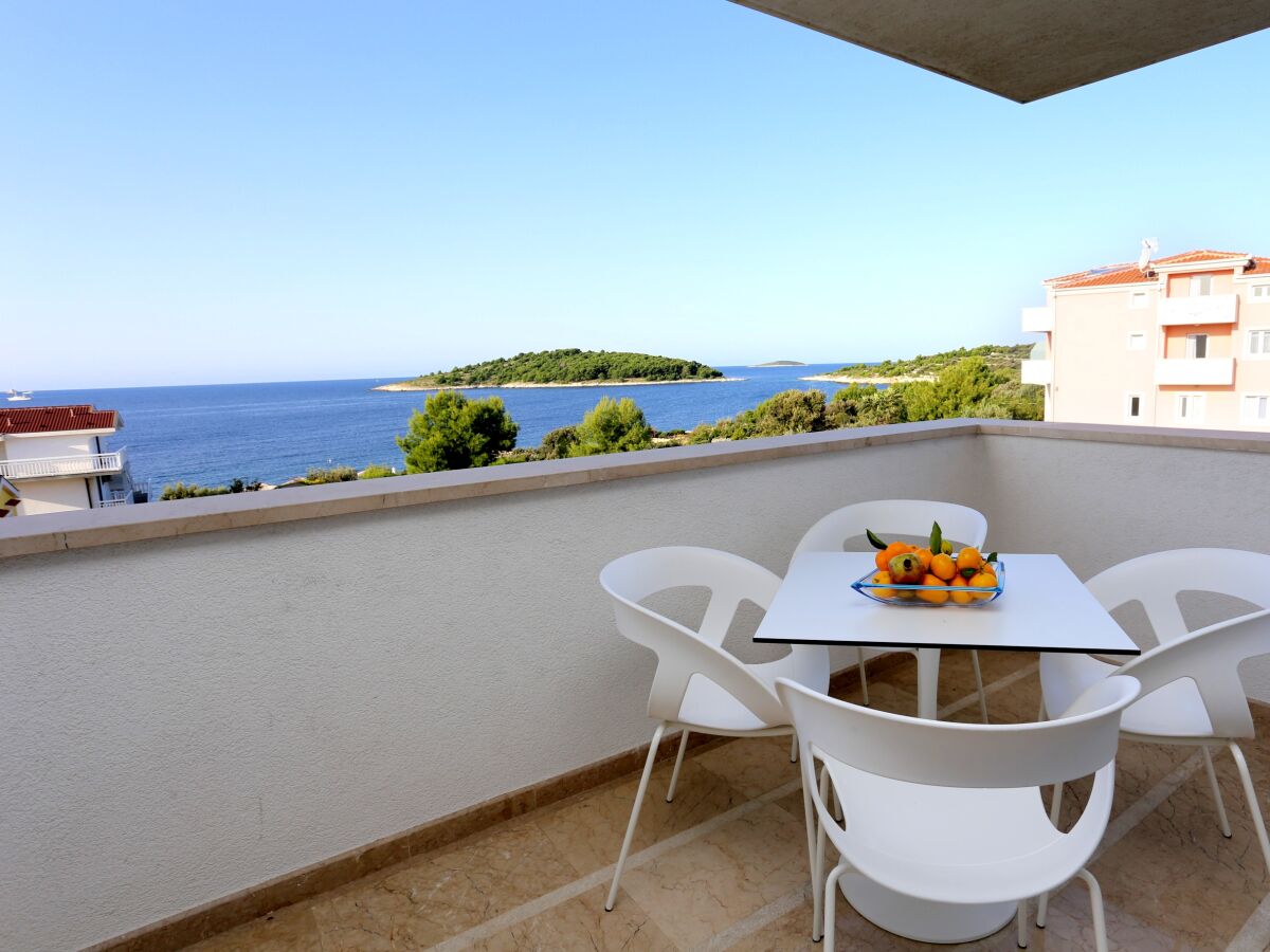 Apartment Two bedroom apartment with terrace and sea view Zečevo Rtić, Rogoznica A-10333-b