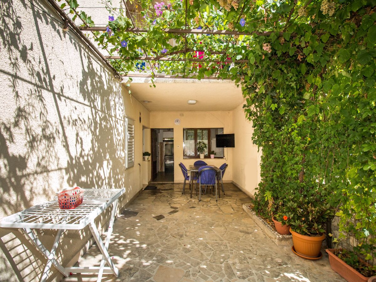 Apartment Two bedroom apartment with terrace Trpanj, Pelješac A-11545-b