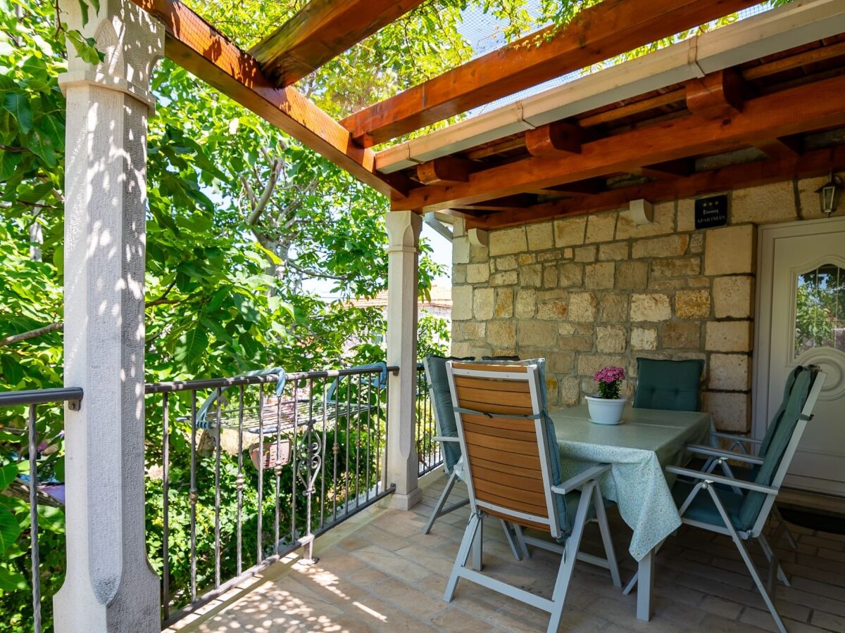 Apartment Three bedroom apartment with terrace Postira, Brač A-14822-a