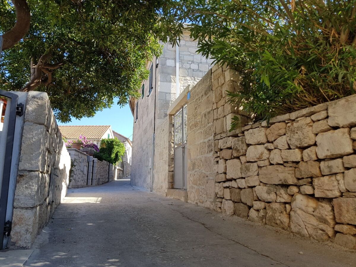 Apartment Three bedroom apartment with terrace Postira, Brač A-14822-a - Outdoor photo 4