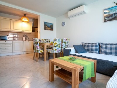 Apartment Three bedroom apartment with terrace Postira, Brač A-14822-a - Outdoor photo 25