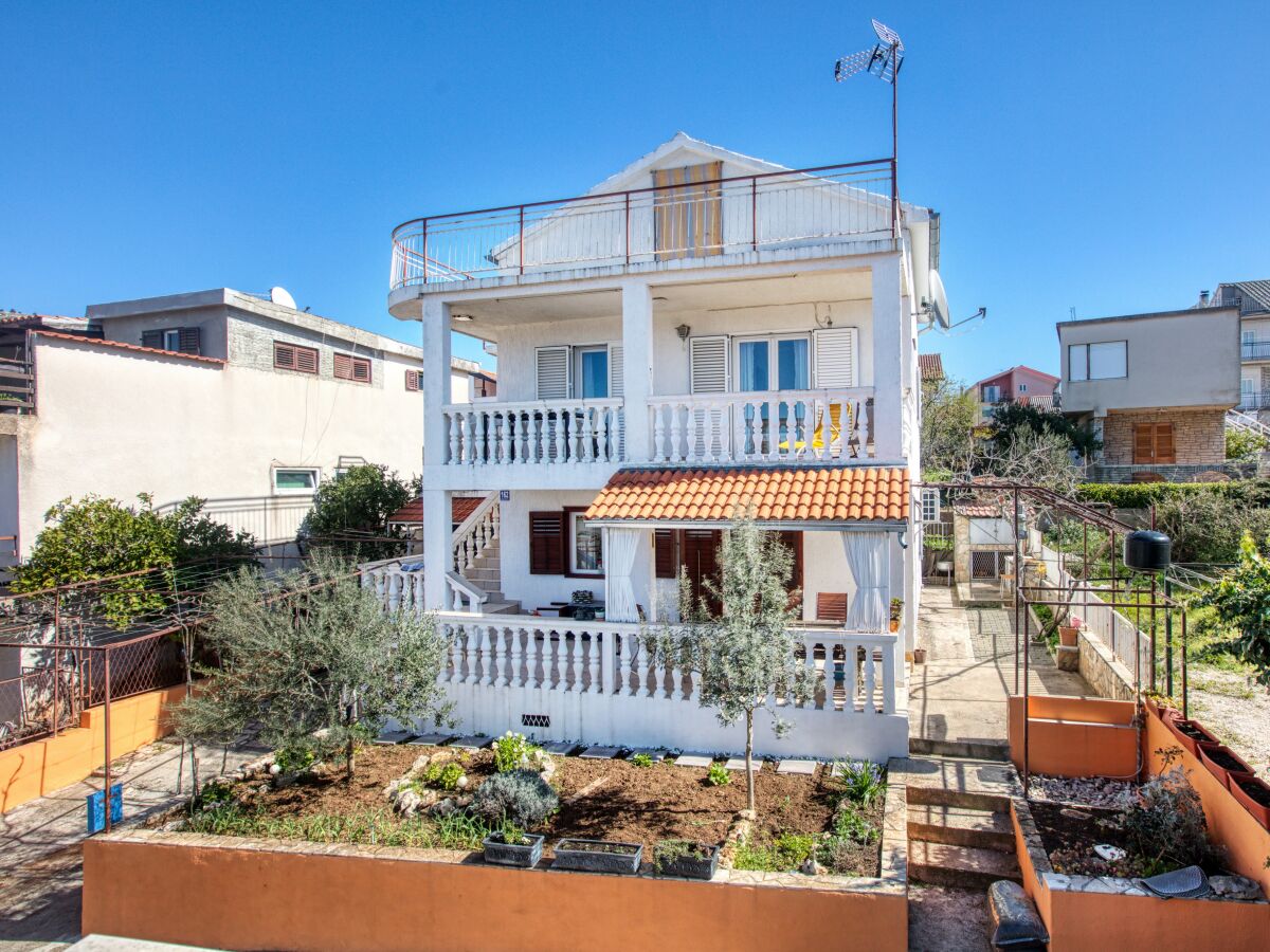 Apartment Two bedroom apartment near beach Grebaštica, Šibenik A-11463-a