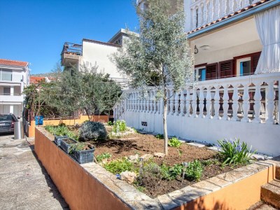 Apartment Two bedroom apartment near beach Grebaštica, Šibenik A-11463-a - Outdoor photo 8