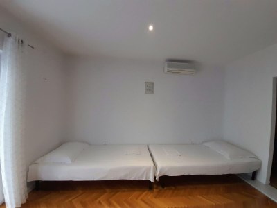 Apartment Two bedroom apartment with terrace Brela, Makarska A-18417-a - Outdoor photo 7