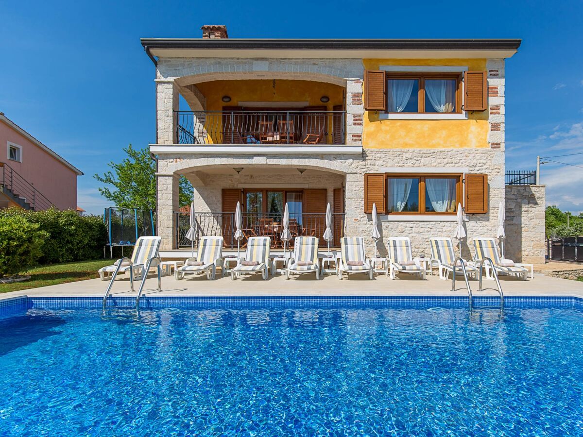 Holiday house Comfortable and spacious house with terrace Buići, Poreč K-19720