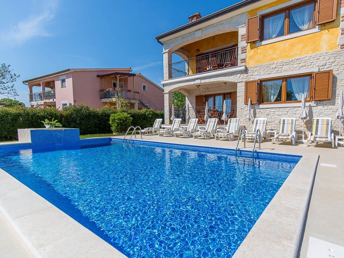 Holiday house Comfortable and spacious house with terrace Buići, Poreč K-19720 - Outdoor photo 2