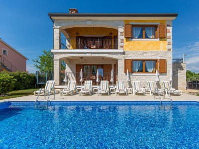 Holiday house Comfortable and spacious house with terrace Buići, Poreč K-19720 in Poreč - Holiday house