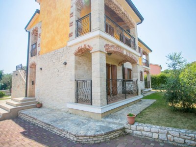 Holiday house Comfortable and spacious house with terrace Buići, Poreč K-19720 - Outdoor photo 3