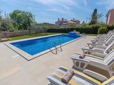 Holiday house Comfortable and spacious house with terrace Buići, Poreč K-19720 - Outdoor photo 5