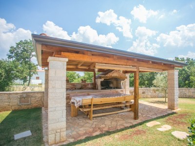 Holiday house Comfortable and spacious house with terrace Buići, Poreč K-19720 - Outdoor photo 9