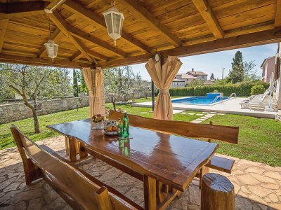 Holiday house Comfortable and spacious house with terrace Buići, Poreč K-19720 - Outdoor photo 14