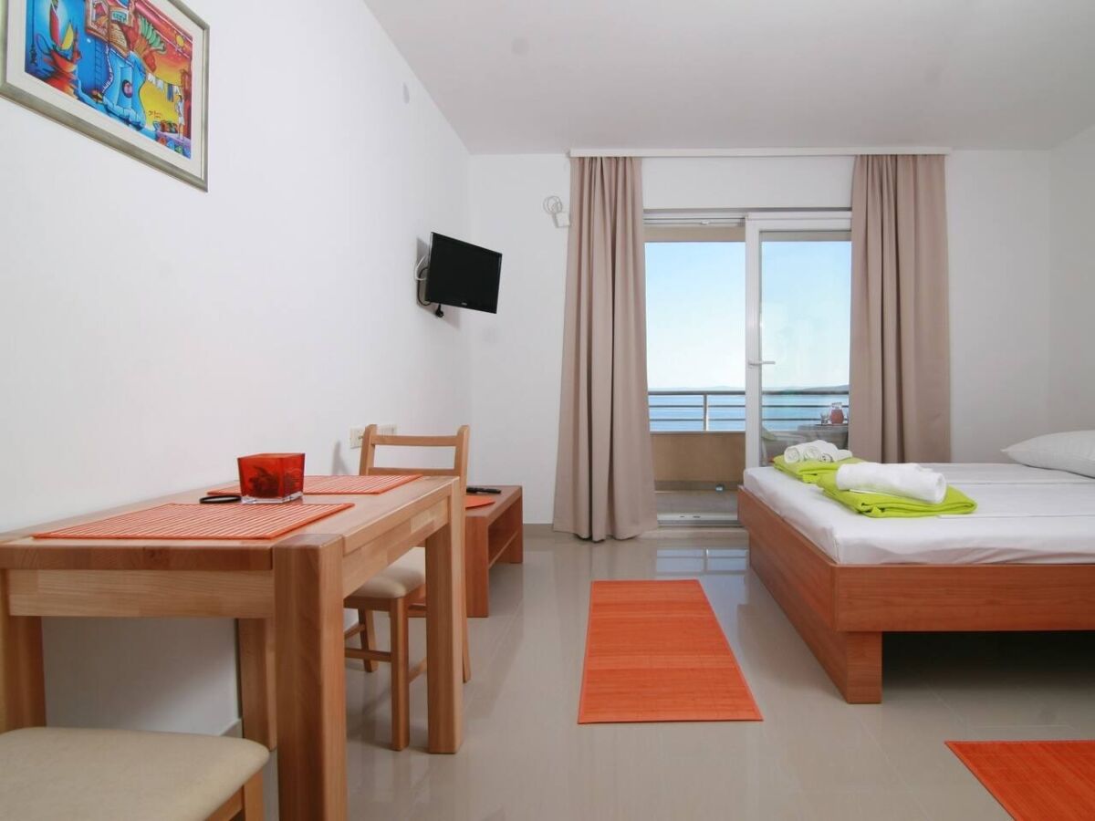 Apartment Studio flat with terrace and sea view Brela, Makarska AS-19998-a