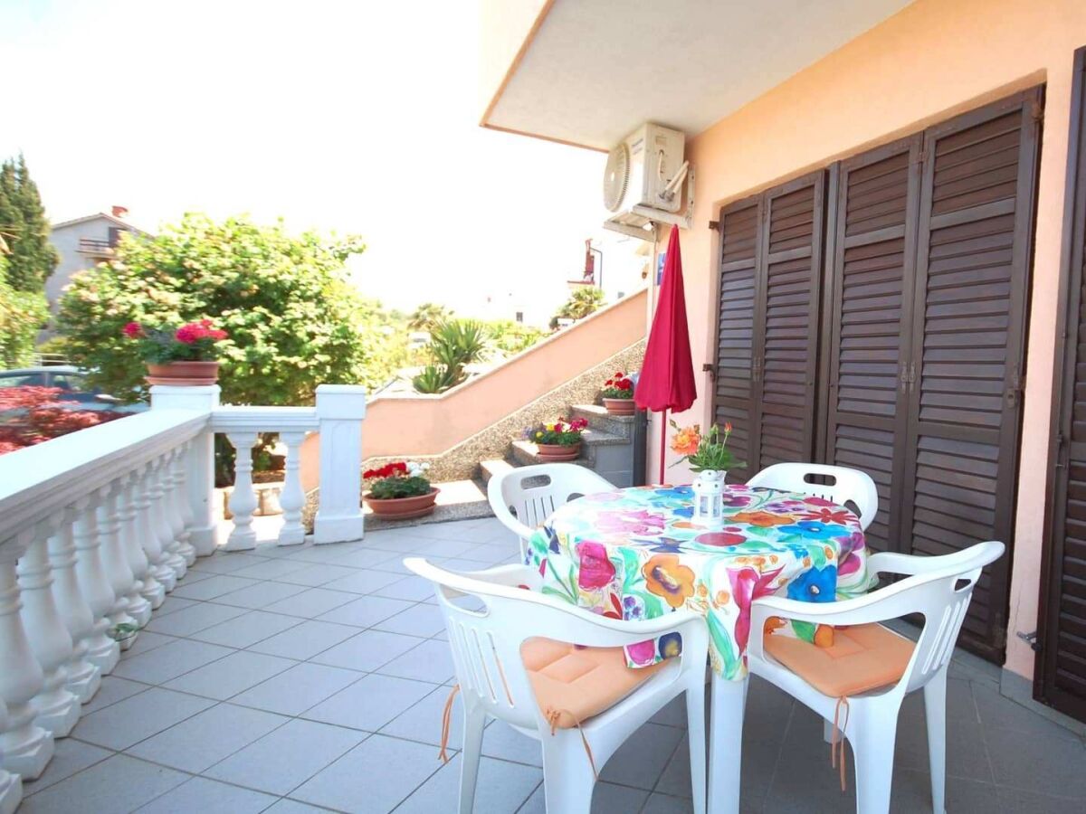 Apartment Two bedroom apartment with terrace Njivice, Krk A-21860-a