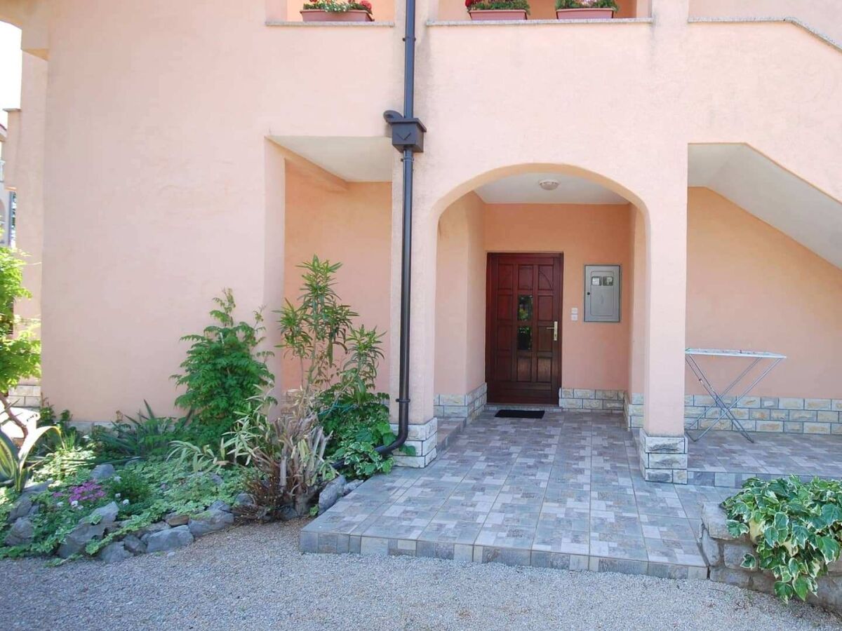 Apartment Two bedroom apartment with terrace Njivice, Krk A-21860-a - Outdoor photo 4