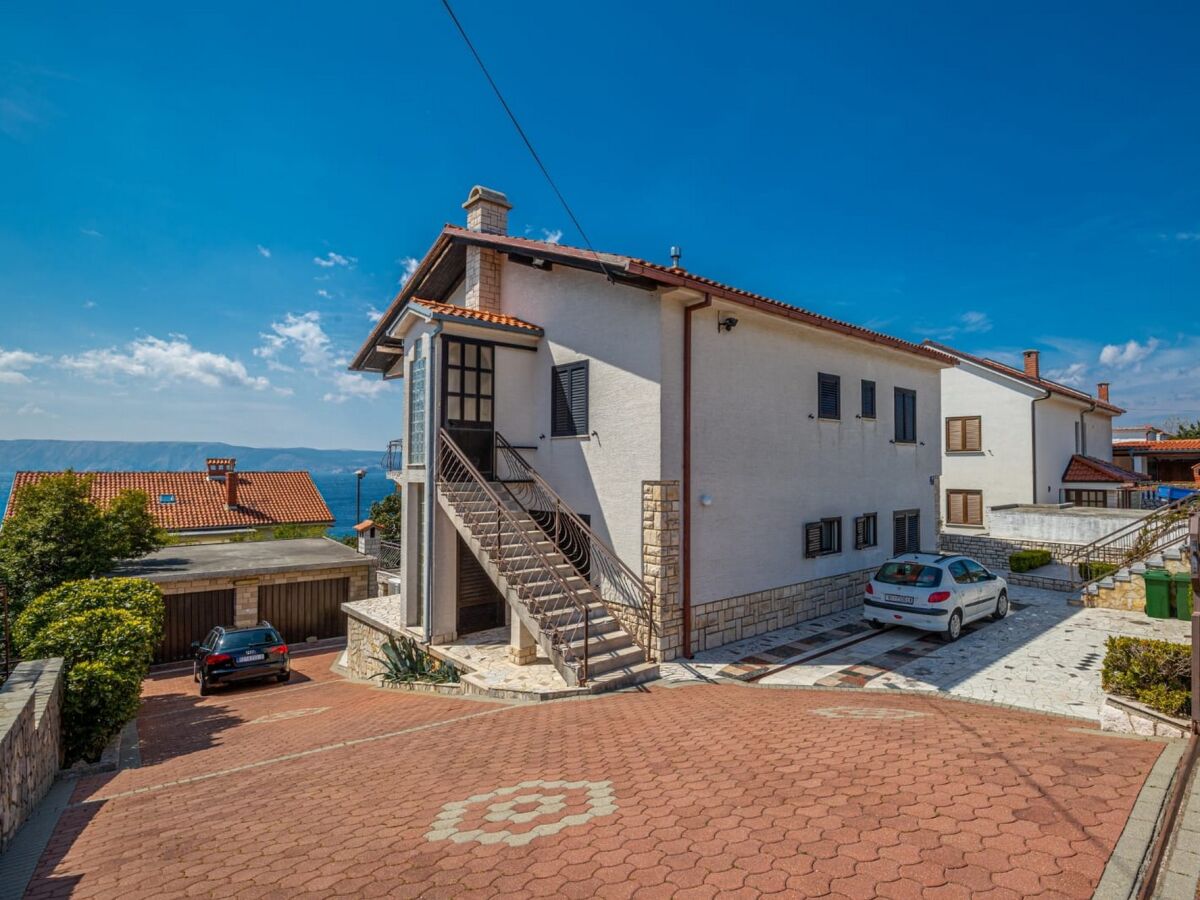 Apartment Three bedroom apartment with balcony and sea view Novi Vinodolski A-22846-a - Outdoor photo 3