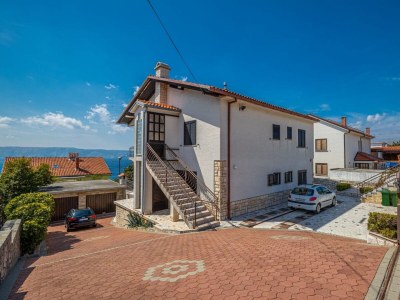 Apartment Three bedroom apartment with balcony and sea view Novi Vinodolski A-22846-a - Outdoor photo 3