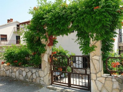 Apartment Three bedroom apartment with balcony and sea view Novi Vinodolski A-22846-a - Outdoor photo 5