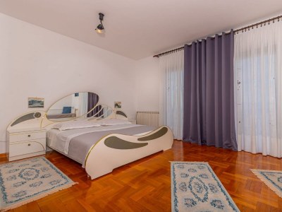 Apartment Three bedroom apartment with balcony and sea view Novi Vinodolski A-22846-a - Outdoor photo 11