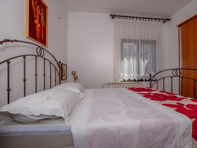 Apartment Three bedroom apartment with balcony and sea view Novi Vinodolski A-22846-a - Outdoor photo 12