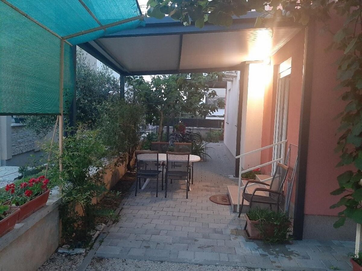 Apartment One bedroom apartment with terrace Zaton, Zadar A-24003-a