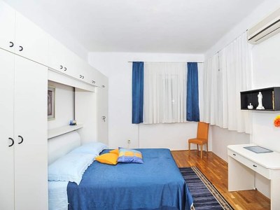 Apartment One bedroom apartment near beach Poljana, Ugljan A-24970-a - Outdoor photo 18