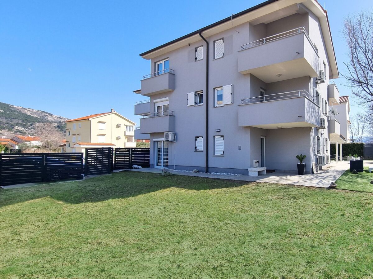 Apartment Two bedroom apartment with terrace Baška, Krk A-25018-a - Outdoor photo 2