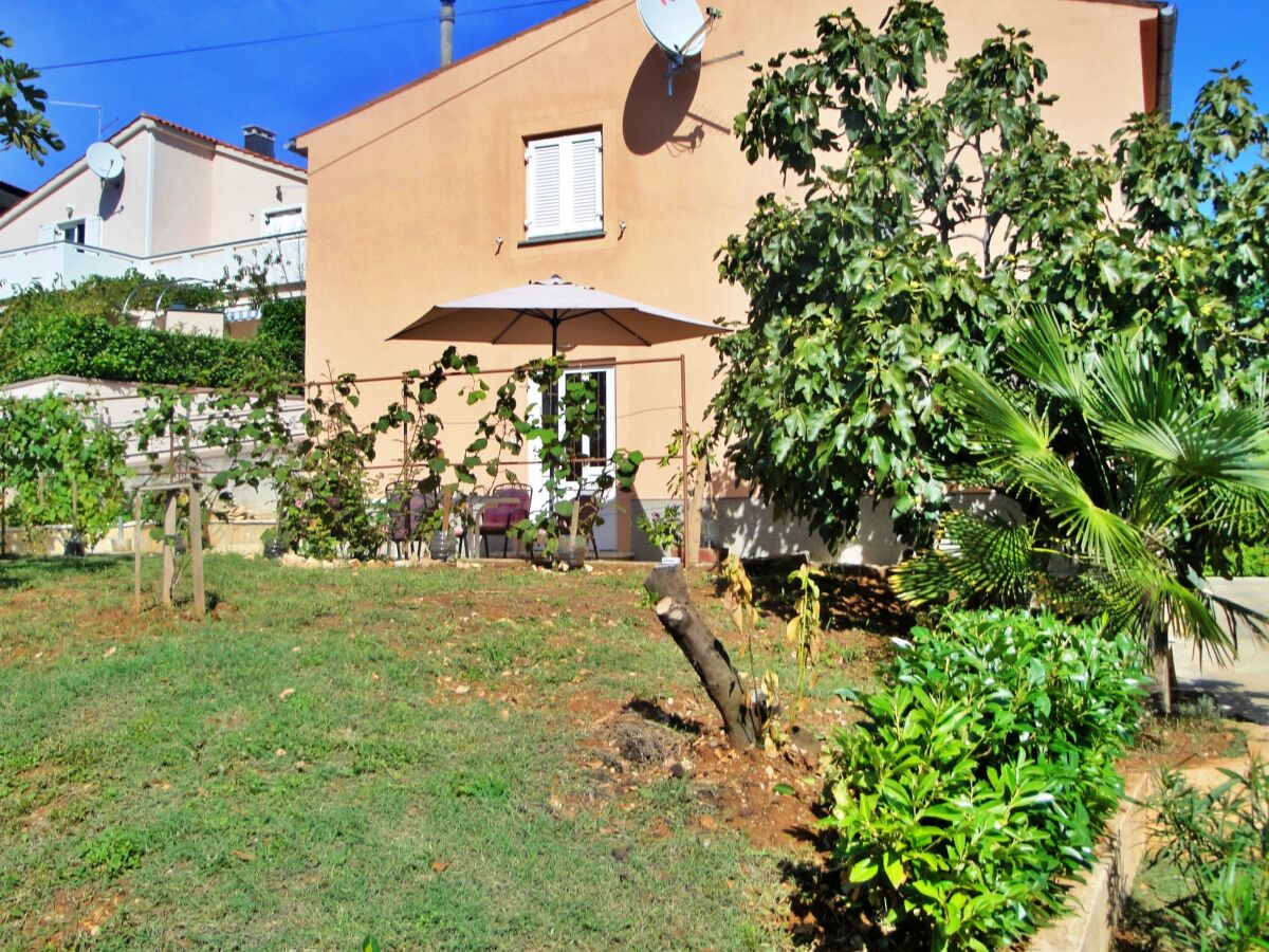 Apartment Two bedroom apartment with terrace and sea view Čižići, Krk A-25023-a - Outdoor photo 3