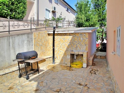 Apartment Two bedroom apartment with terrace and sea view Čižići, Krk A-25023-a - Outdoor photo 4