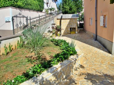 Apartment Two bedroom apartment with terrace and sea view Čižići, Krk A-25023-a - Outdoor photo 5