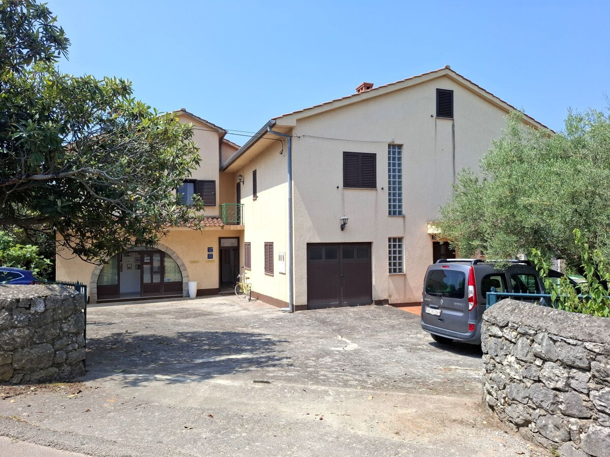 Apartment Two bedroom apartment with terrace Malinska, Krk A-25025-a - Outdoor photo 2