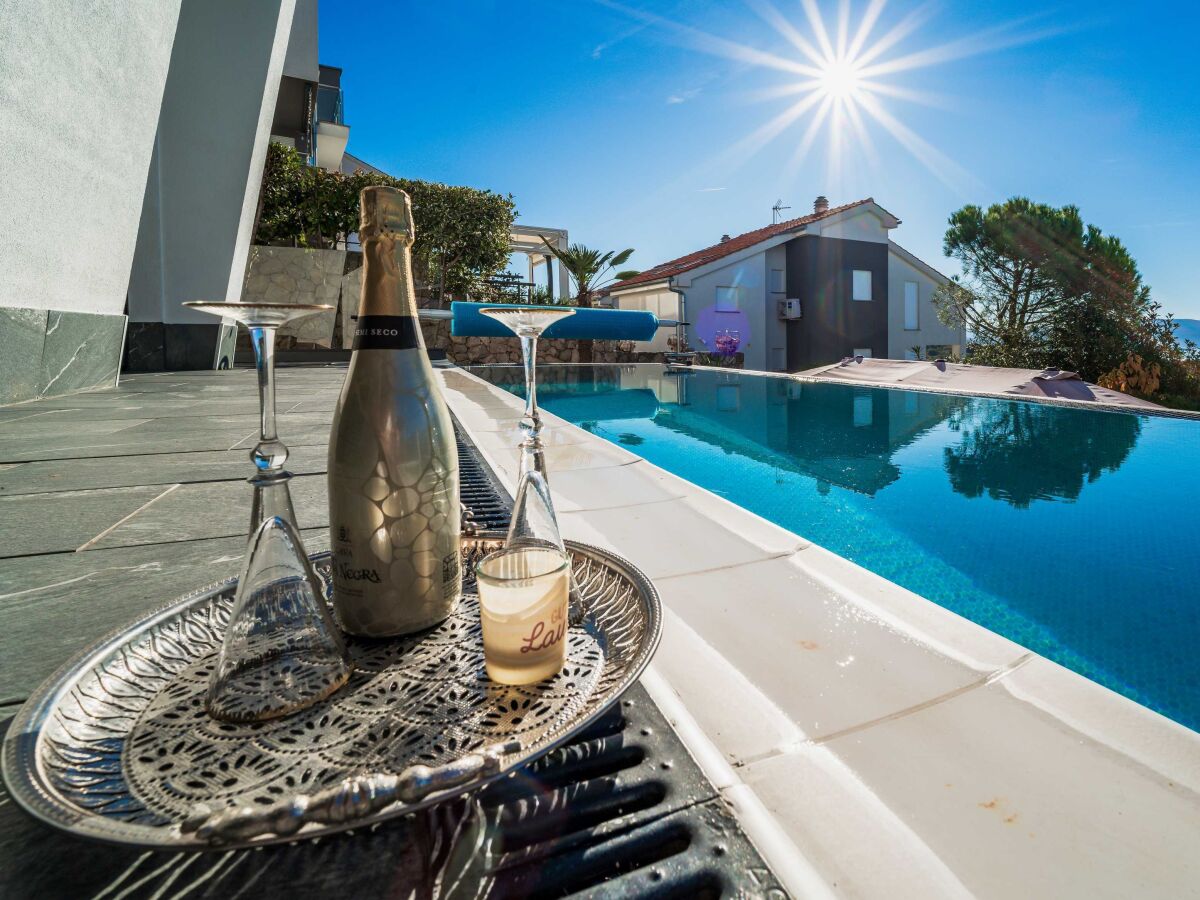 Apartment Three bedroom apartment with terrace and sea view Njivice, Krk A-25033-a - Outdoor photo 3