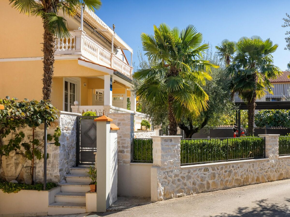 Apartment Apartment in Porec near the Sea and Beaches - Outdoor photo 3