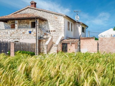 Holiday house Charming holiday home with garden in Nova Vas - Holiday house