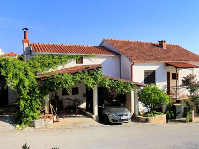 Apartment One bedroom apartment with terrace Okrug Gornji, Čiovo A-1107-b in Okrug Gornji - Apartment