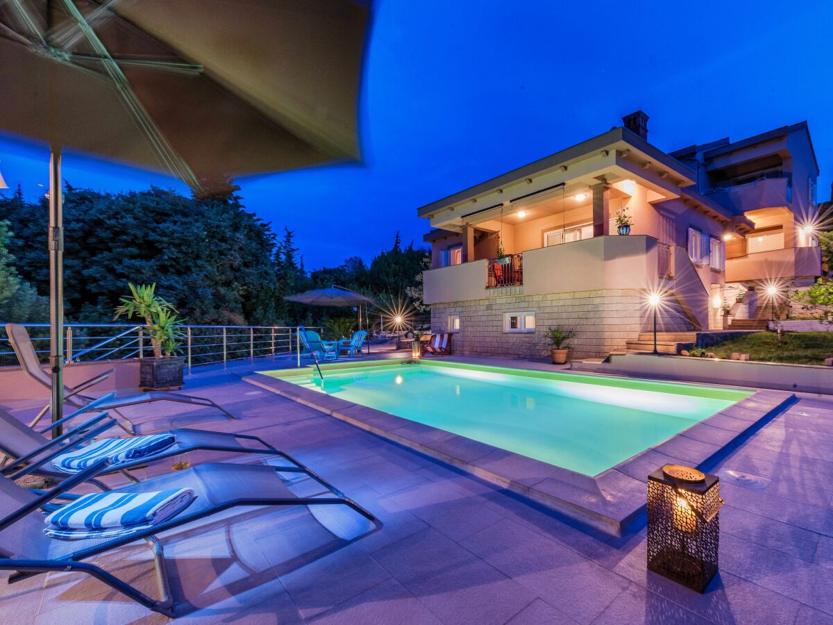 Apartment Two bedroom apartment with terrace Sutomišćica, Ugljan A-13872-b - Outdoor photo 4