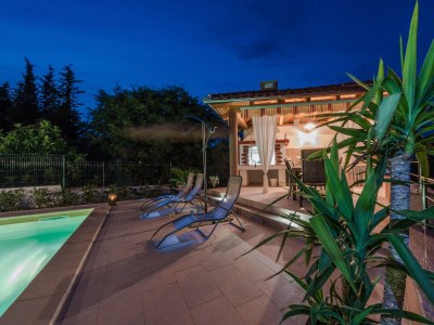 Apartment Two bedroom apartment with terrace Sutomišćica, Ugljan A-13872-b - Outdoor photo 20