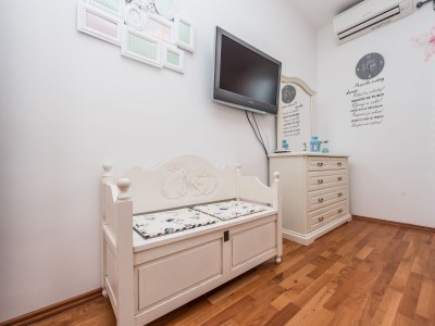 Apartment Two bedroom apartment with terrace Sutomišćica, Ugljan A-13872-b - Outdoor photo 39