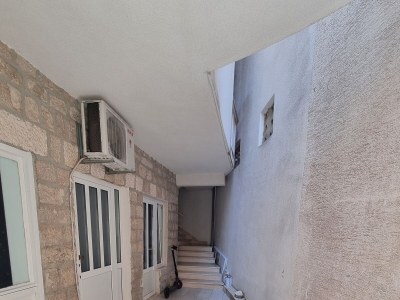 Apartment One bedroom apartment with air-conditioning Makarska A-21425-a - Outdoor photo 4