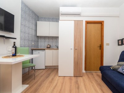 Apartment One bedroom apartment with air-conditioning Makarska A-21425-a - Outdoor photo 8