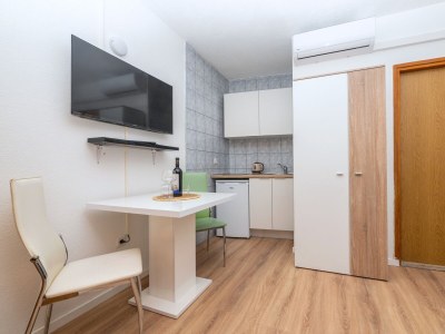 Apartment One bedroom apartment with air-conditioning Makarska A-21425-a - Outdoor photo 9