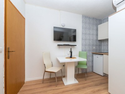 Apartment One bedroom apartment with air-conditioning Makarska A-21425-a - Outdoor photo 10