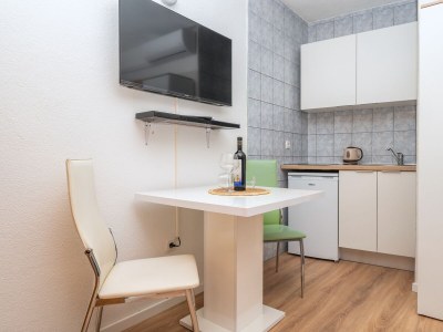 Apartment One bedroom apartment with air-conditioning Makarska A-21425-a - Outdoor photo 12