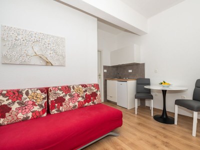 Apartment One bedroom apartment with air-conditioning Makarska A-21425-b - Outdoor photo 9