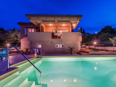 Apartment One bedroom apartment with air-conditioning Sutomišćica, Ugljan A-13872-c - Outdoor photo 2