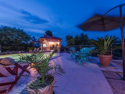 Apartment One bedroom apartment with air-conditioning Sutomišćica, Ugljan A-13872-c - Outdoor photo 17