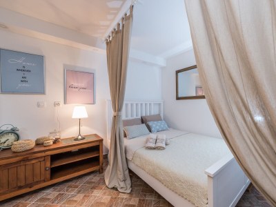 Apartment One bedroom apartment with air-conditioning Sutomišćica, Ugljan A-13872-c - Outdoor photo 25