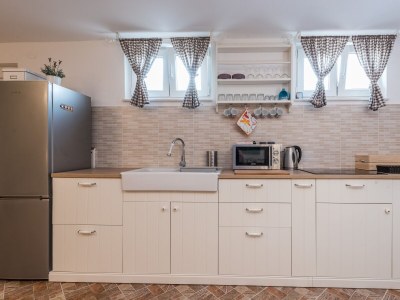 Apartment One bedroom apartment with air-conditioning Sutomišćica, Ugljan A-13872-c - Outdoor photo 38