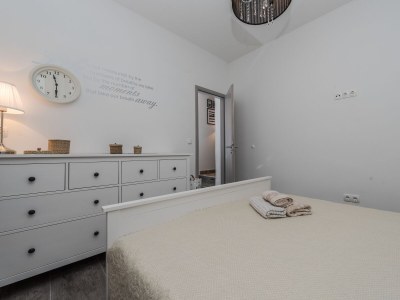 Apartment One bedroom apartment with air-conditioning Sutomišćica, Ugljan A-13872-c - Outdoor photo 40